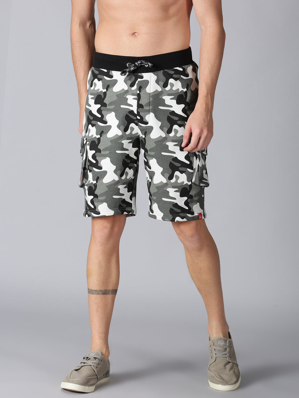 Men Grey Camouflage Printed Organic Cotton Stretchable Regular Baggy Shorts