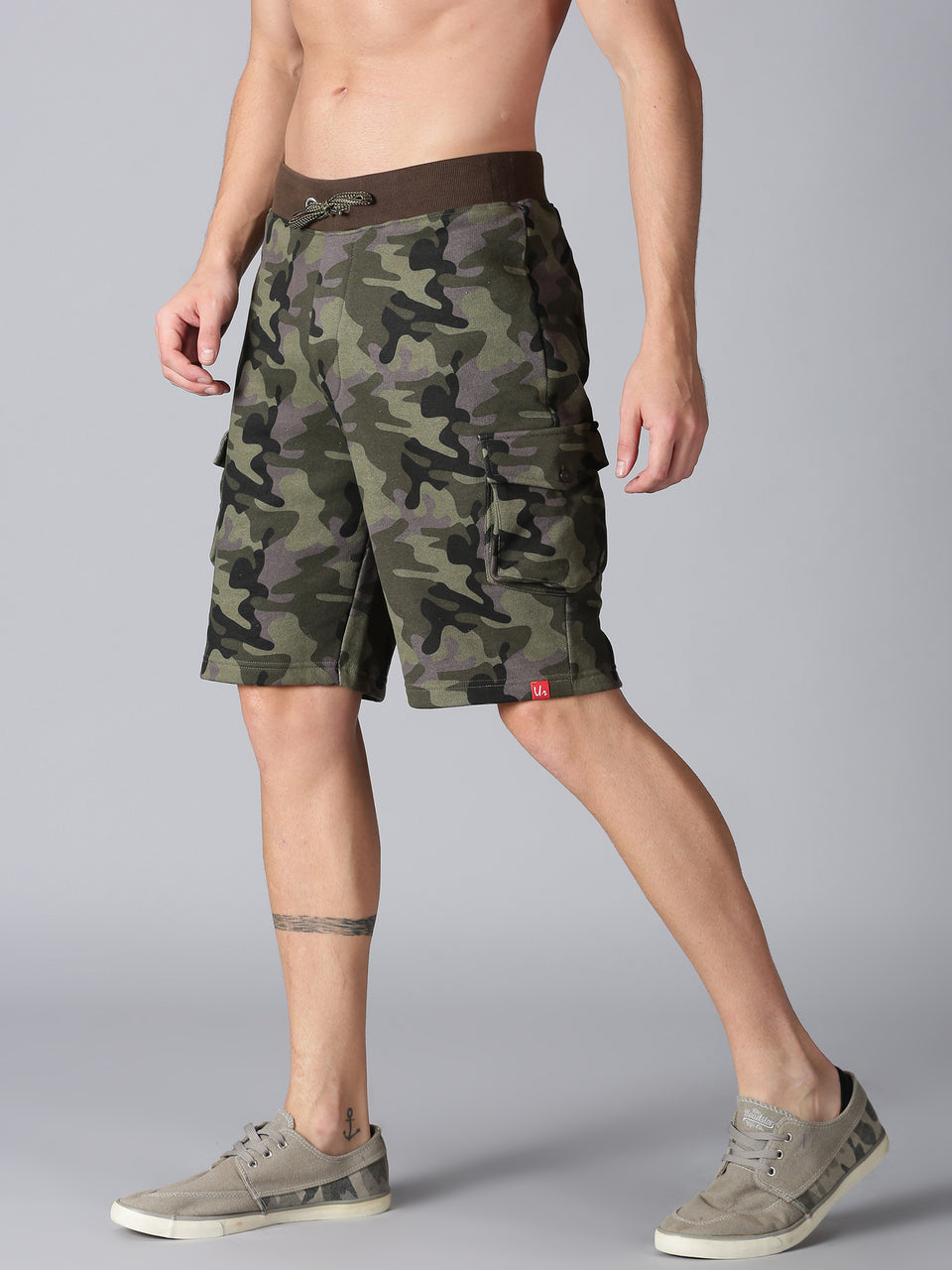 Men Olive Green Camouflage Printed Organic Cotton Stretchable Regular Baggy Shorts