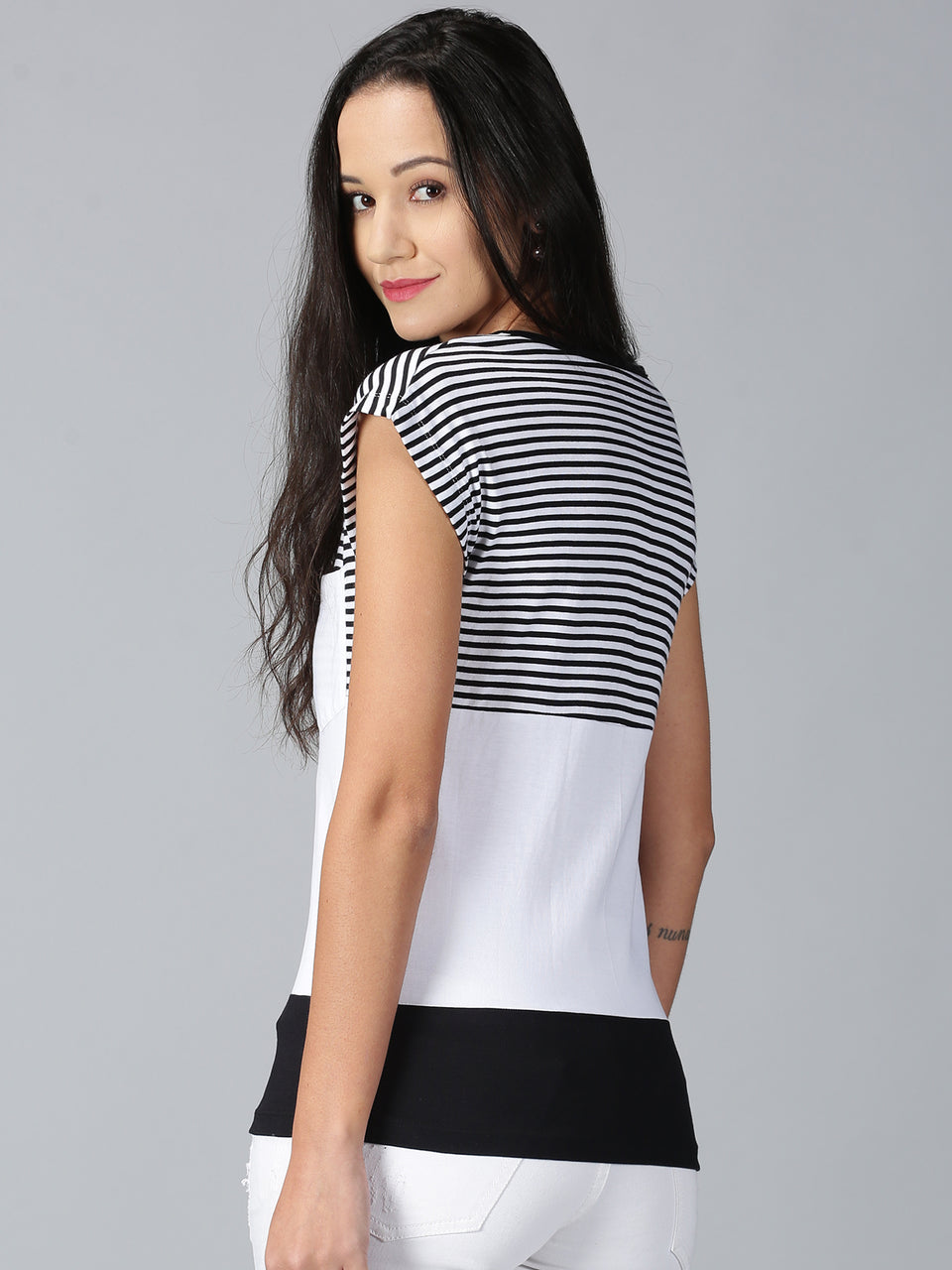 Women Black & White Colorblocked Round Neck Casual T-Shirt