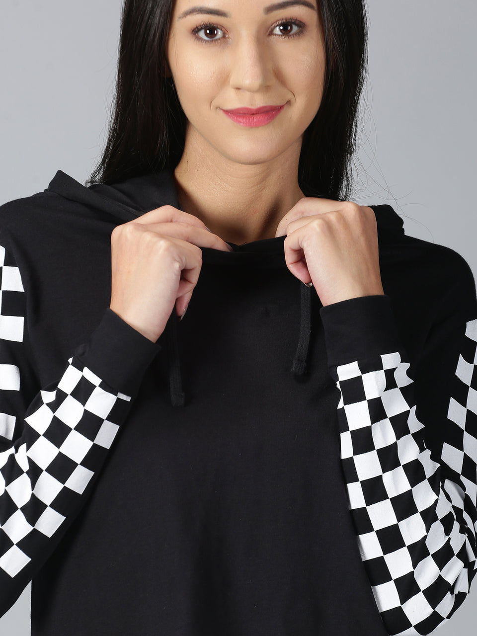 Women Black & White Checked Hooded Neck Cropped T-Shirt