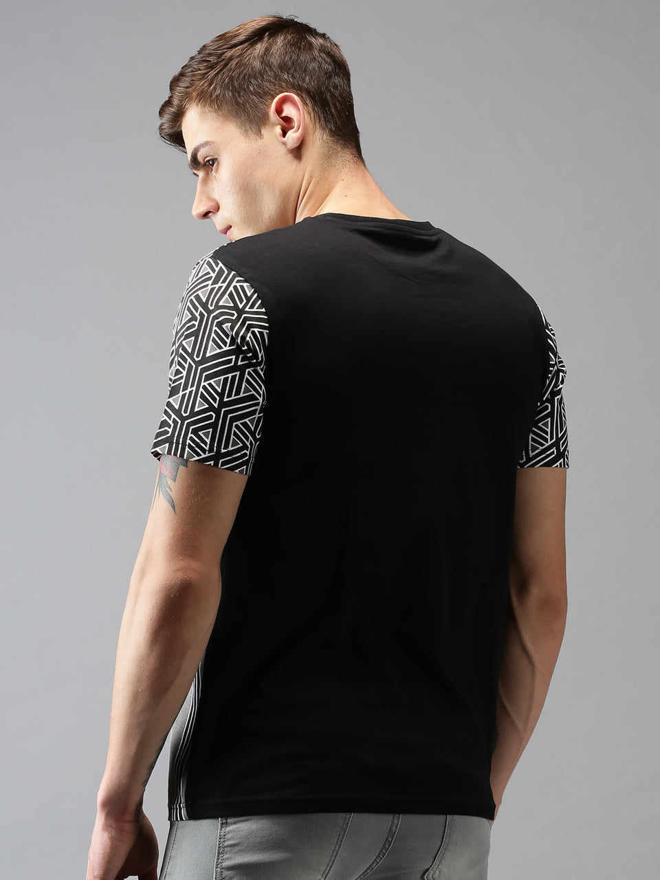 Men Black White Printed Organic Cotton Round Neck Half Sleeve Casual T-Shirt