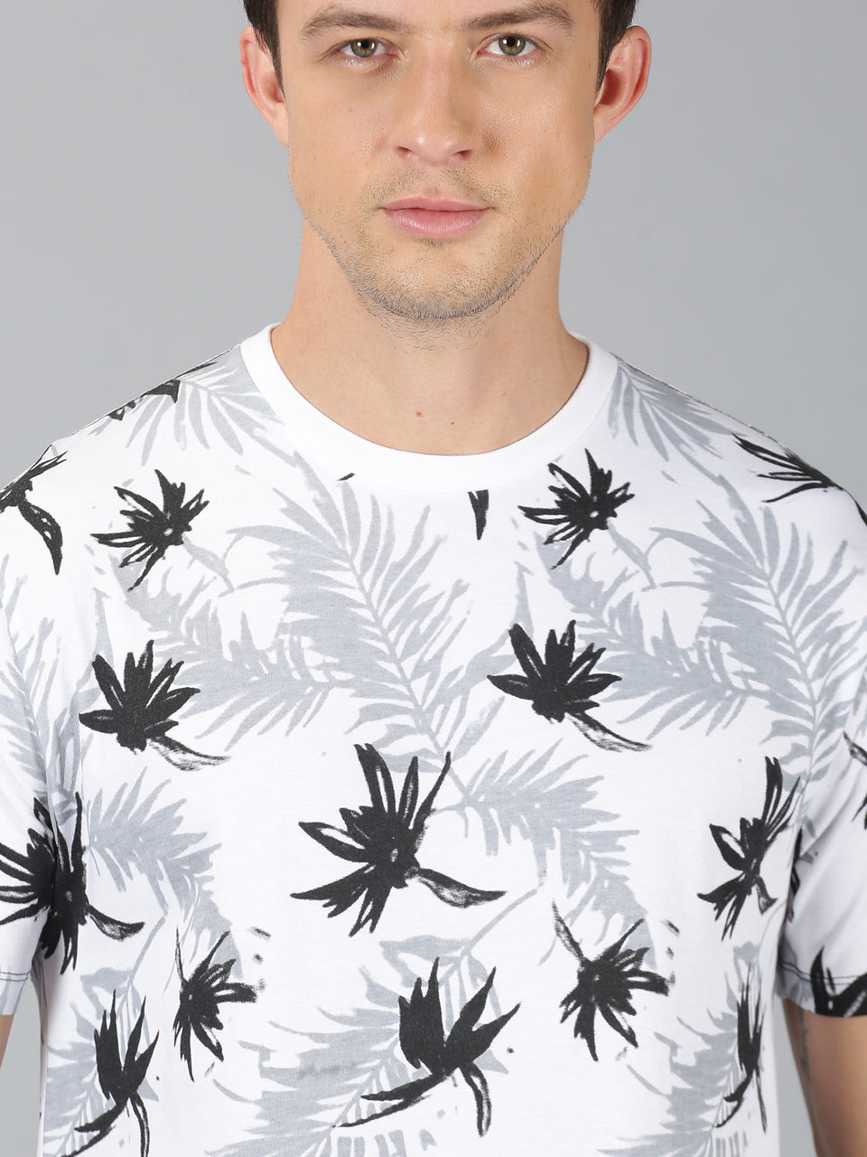 Men White Floral Print Crew Neck T-shirt